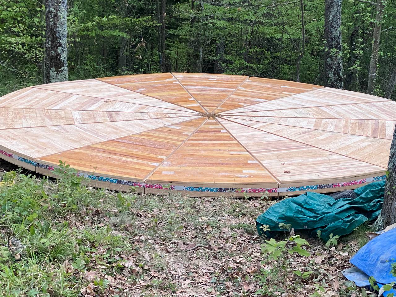 Yourte bois — plancher radial en étoile