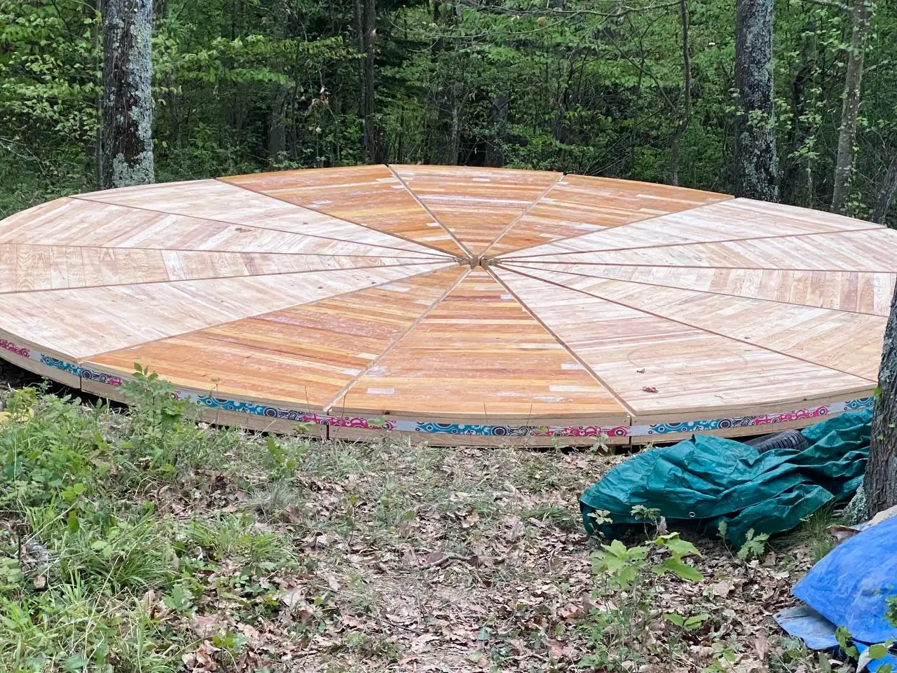 Yourte bois — plancher radial en étoile